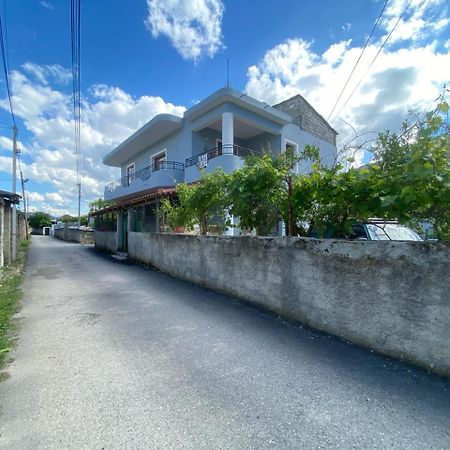 Guesthouse Seli Berat Exterior photo