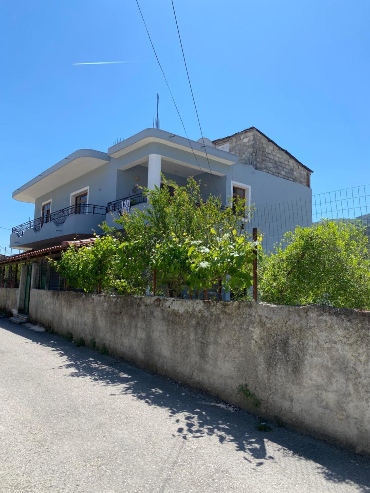 Guesthouse Seli Berat Exterior photo